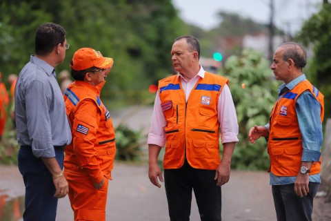 Brandão e equipe de governo vistoriam áreas afetadas por fortes chuvas na Grande Ilha de São Luís