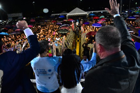 Prefeitura realiza 'São Luís Gospel' com chuva de bênçãos  na Praça Maria Aragão